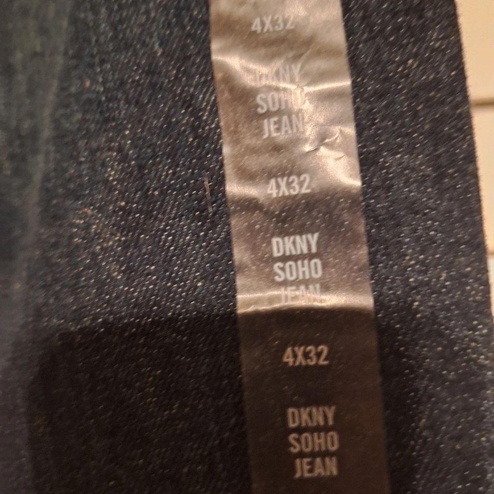 DKNY SOHO Skinny jeans Sz 4 14x9x32 NWT - Picture 4 of 6